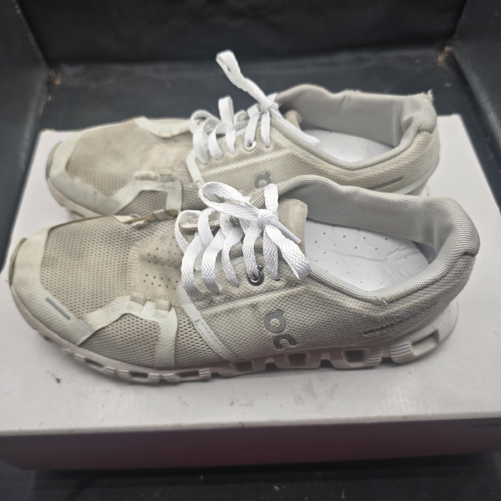 On Running‎ White Athletic Shoes